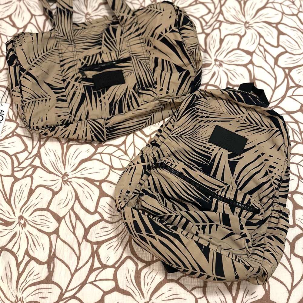 ALOHA Collection Areca Palm Print Set Weekender / Backpack